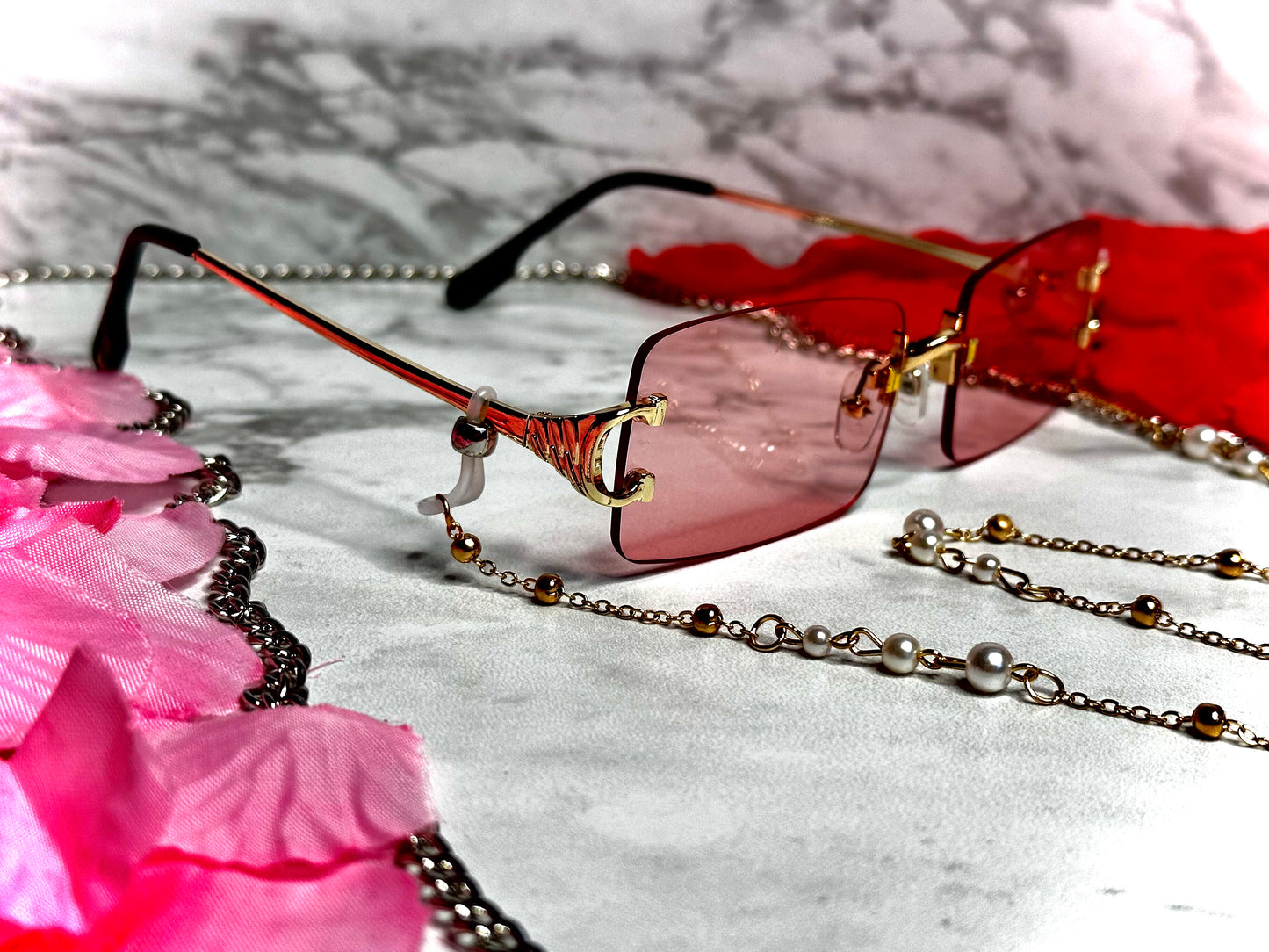 Rimless sunglasses + hanging chain